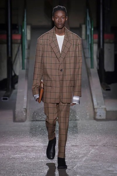 Look 13